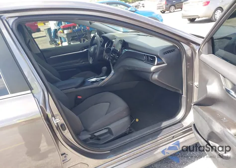 2023 Toyota Camry Le z USA, uszkodzony, nr VIN 4T1C11AK2PU080805